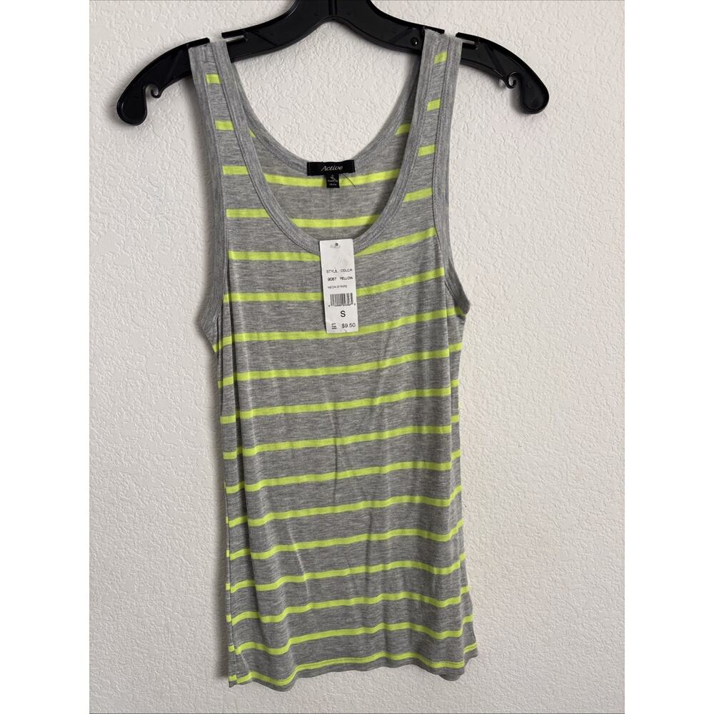 Women’s Lot Of 2 Assorted Tank Tops Small New